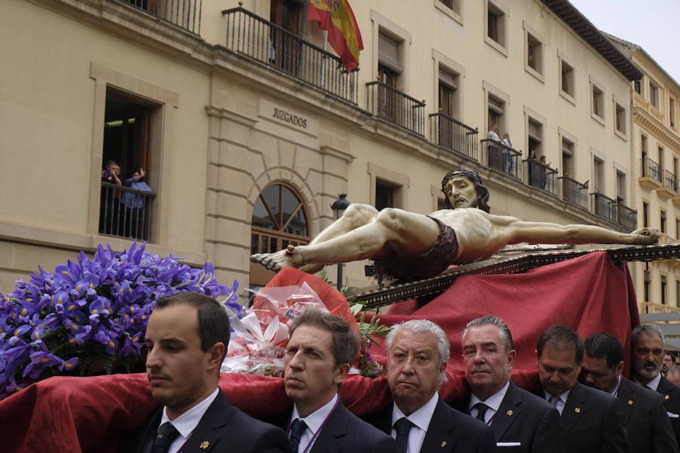 Muchos fieles han seguido el cortejo desde la iglesia de El Salvador en lo supone una tradición más