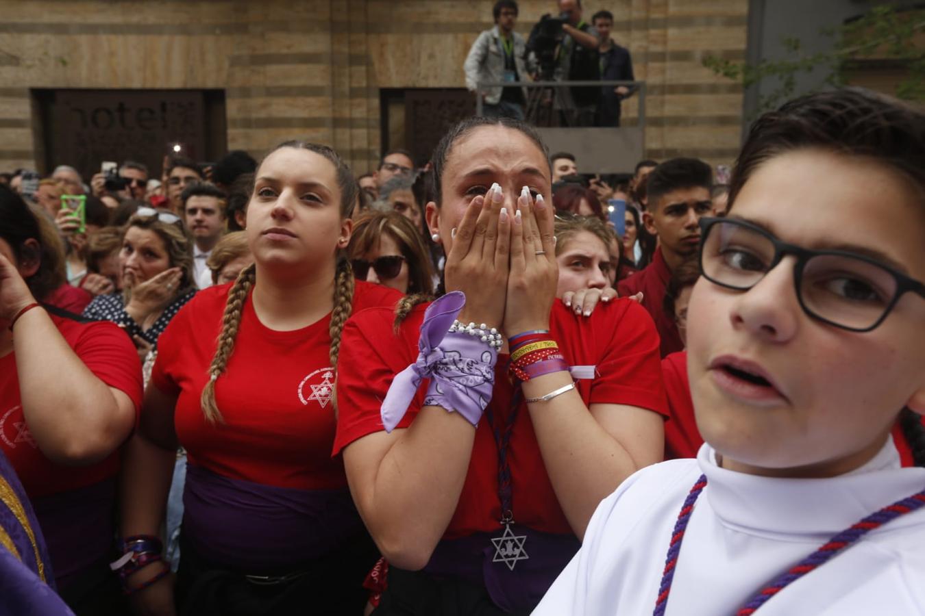 Emoción desbordada para recibir el Cristo del Consuelo y María Santísima del Sacromonte