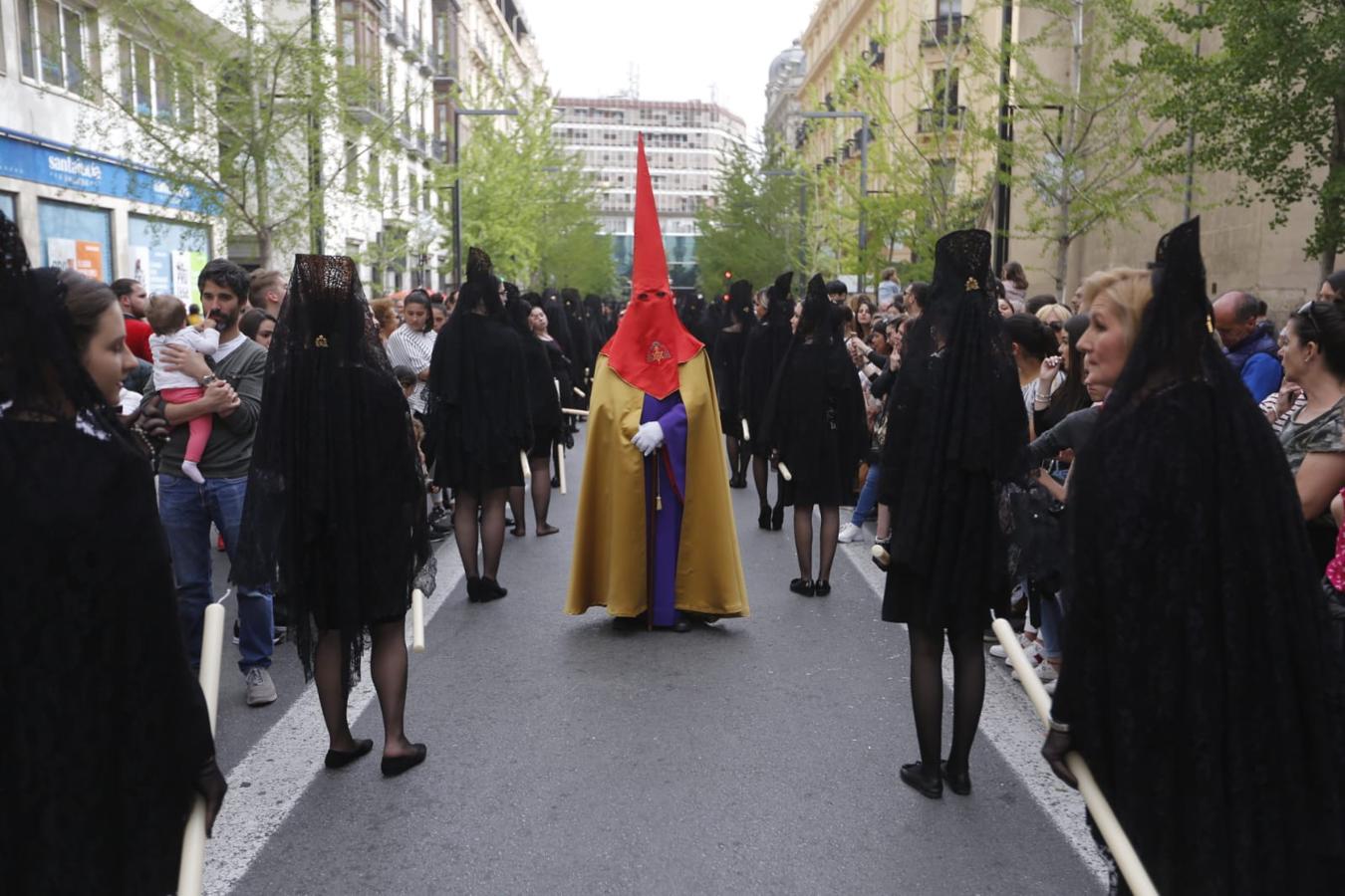 Emoción desbordada para recibir el Cristo del Consuelo y María Santísima del Sacromonte