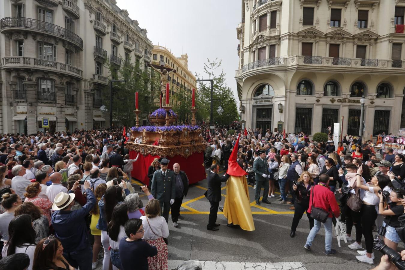 Emoción desbordada para recibir el Cristo del Consuelo y María Santísima del Sacromonte