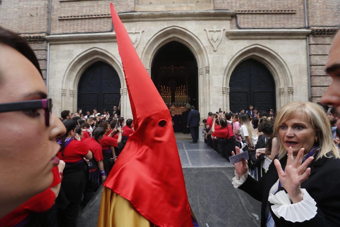 Emoción desbordada para recibir el Cristo del Consuelo y María Santísima del Sacromonte