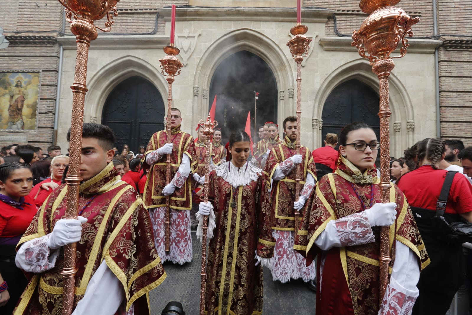 La Hermandad de Los Gitanos sale del Sagrado Corazón pero se tiene que quedr en la Catedral por la lluvia