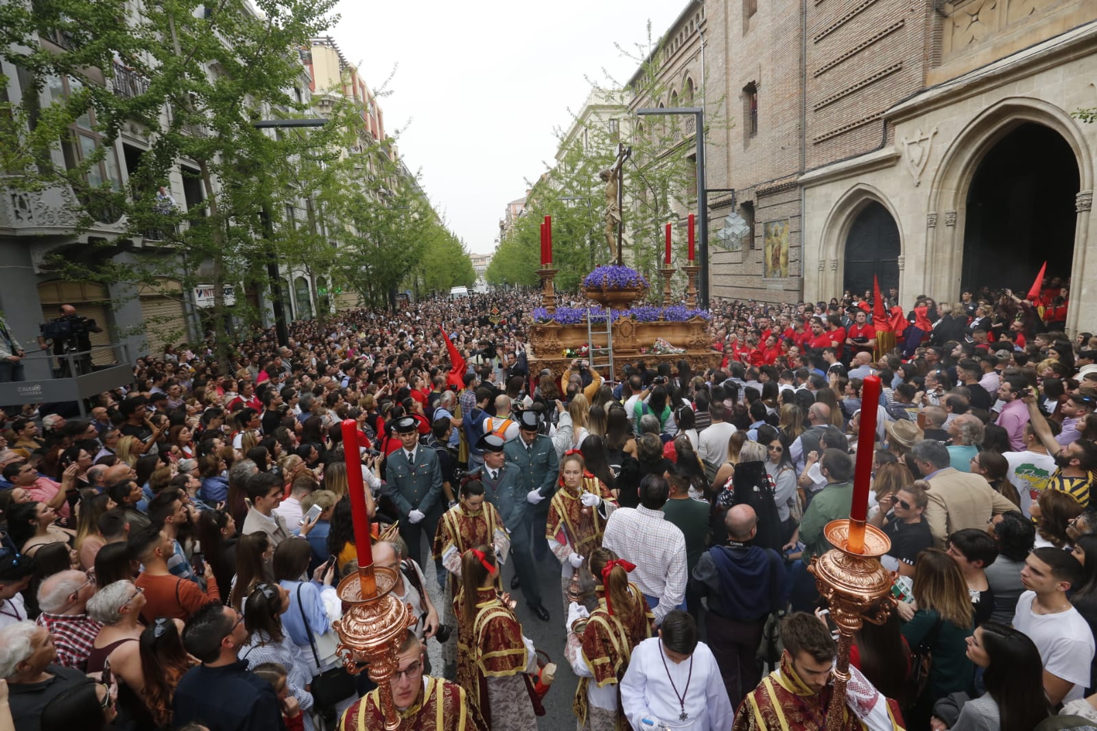 La Hermandad de Los Gitanos sale del Sagrado Corazón pero se tiene que quedr en la Catedral por la lluvia