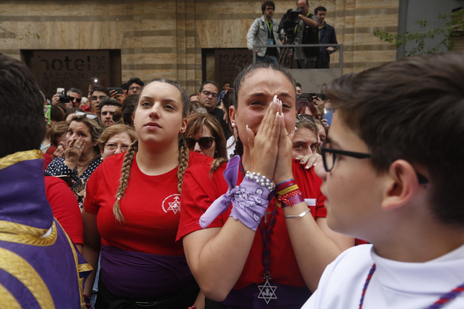 La Hermandad de Los Gitanos sale del Sagrado Corazón pero se tiene que quedr en la Catedral por la lluvia