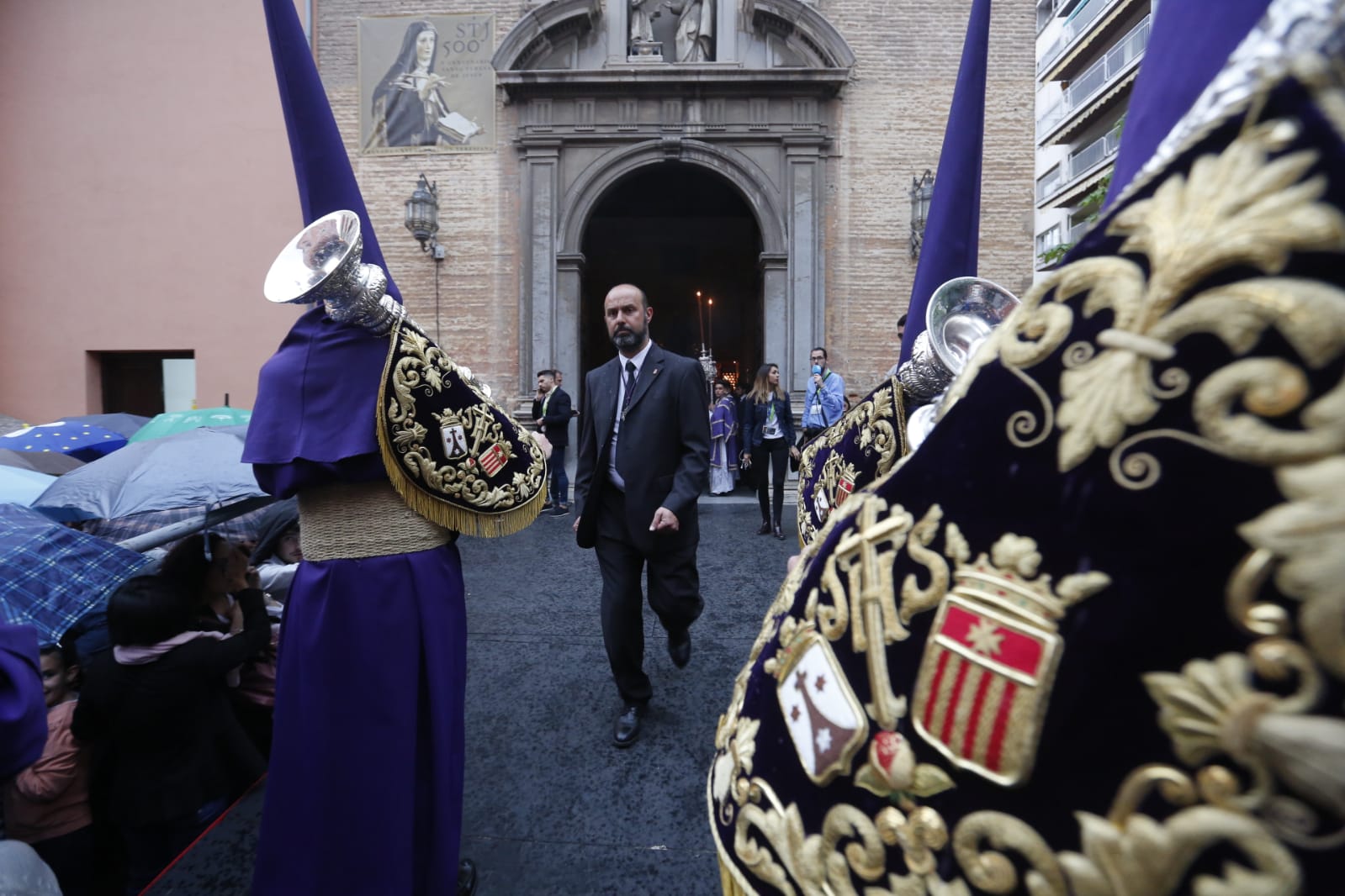 Los hermanos han tenido que volver al templo cuando todo estaba preparado para que salieran los pasos