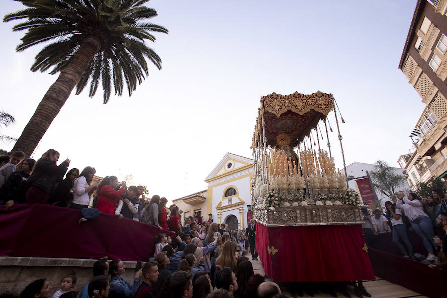 El Cristo del Perdón y María Santísima de la Misericordia volvieron a la renovada iglesia del Carmen de la que salieron por una rampa de 17 metros