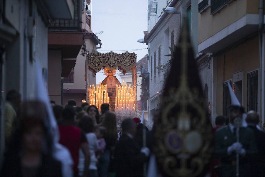 El Cristo del Perdón y María Santísima de la Misericordia volvieron a la renovada iglesia del Carmen de la que salieron por una rampa de 17 metros