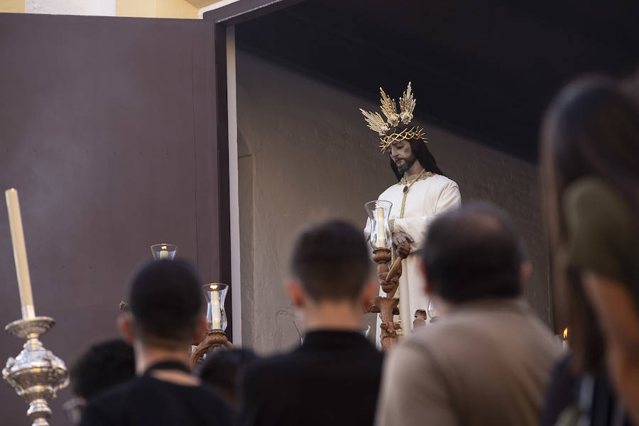 El Cristo del Perdón y María Santísima de la Misericordia volvieron a la renovada iglesia del Carmen de la que salieron por una rampa de 17 metros