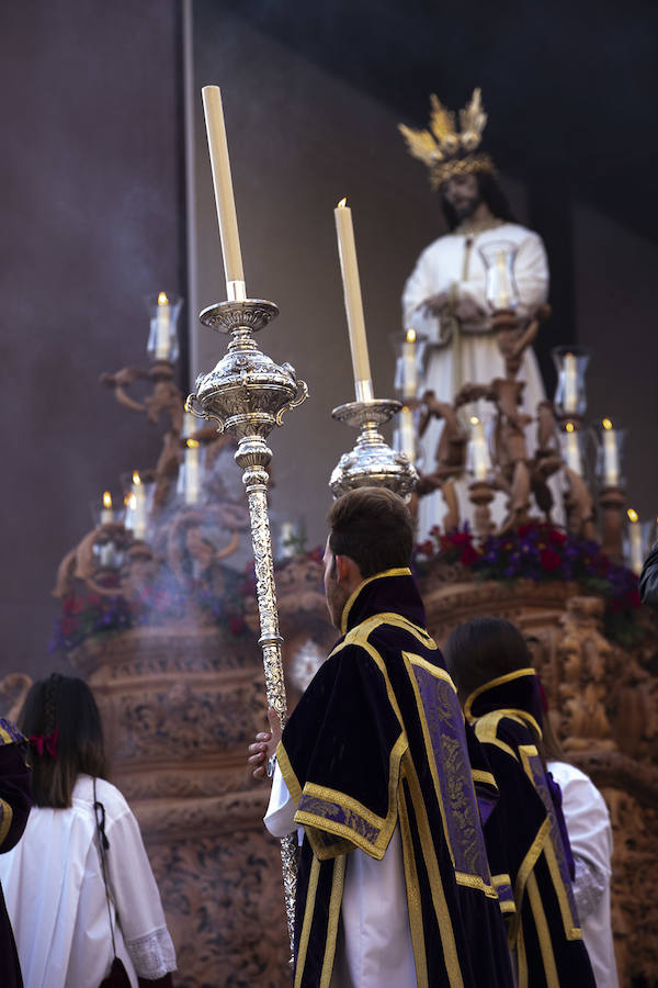 El Cristo del Perdón y María Santísima de la Misericordia volvieron a la renovada iglesia del Carmen de la que salieron por una rampa de 17 metros