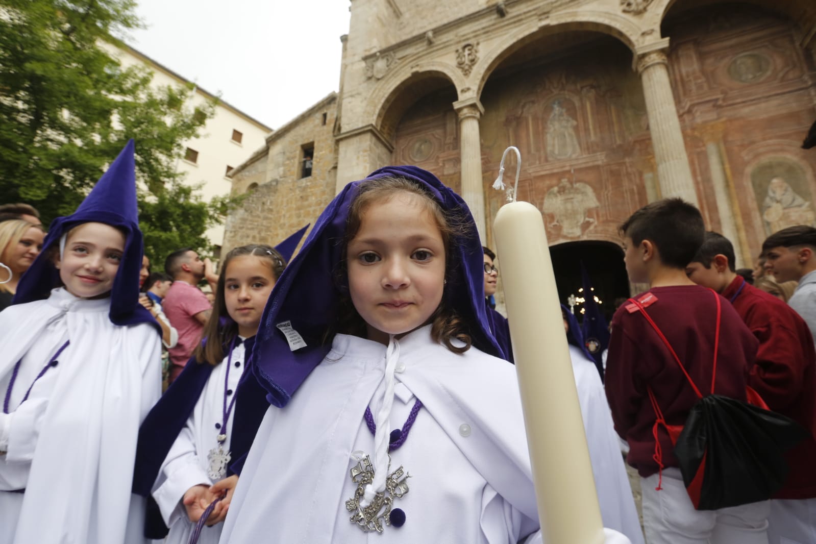 Los pasos de Jesús de las Tres Caídas y Nuestra Señora del Rosario han sido recibidos por una multitud en las puertas de Santo Domingo