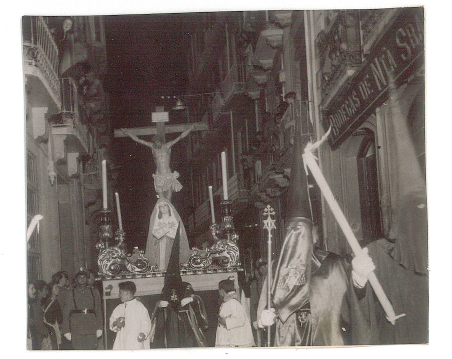 Fundada el 14 de abril de 1939, la Cofradía realizó su primera estación de penitencia la tarde del Miércoles Santo de 1940