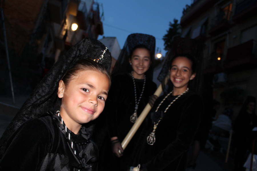 La imagen más antigua y venerada de la localidad costera ha salido a las nueve de la noche la parroquia de la Encarnación con un cortejo superior a 700 personas