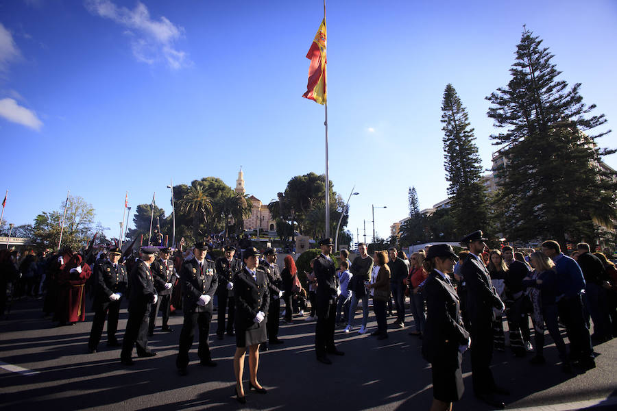 Jesús de la Pasión se ha puesto en la calle con novedades como los bordados de su túnica. La Policía Nacional no ha fallado a su cita con la Cofradía 