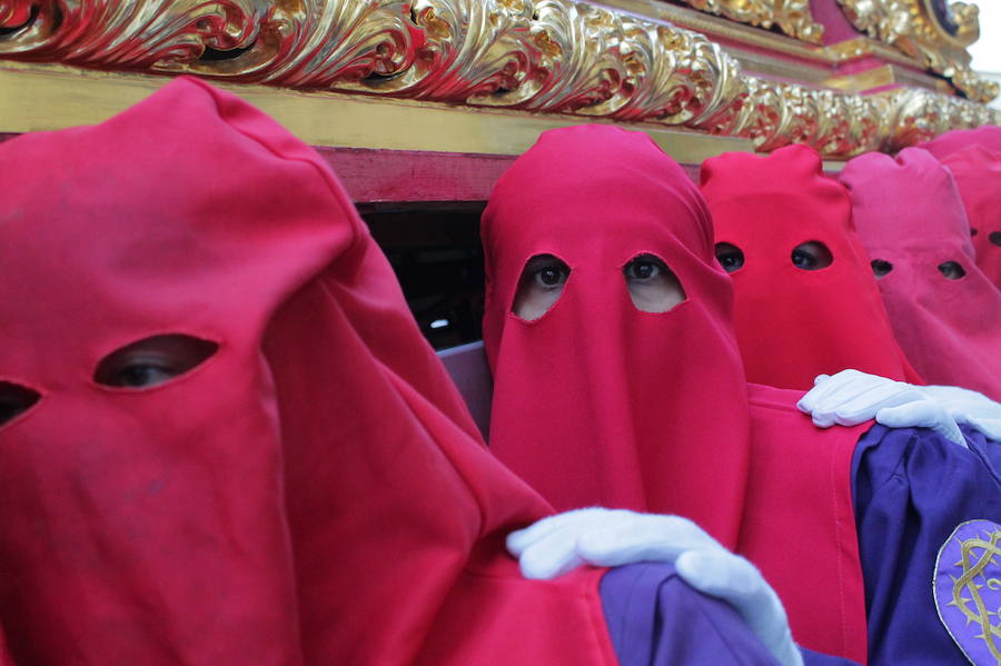 Las puertas de la Encarnación se han abierto a las siete y media de la tarde para dar salida a la Cofradía de Nuestro Padre Jesús Nazareno