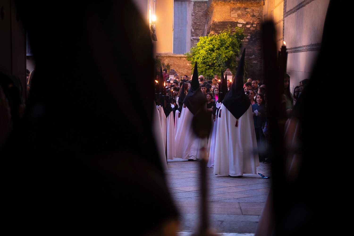 Fotos: El Sepulcro y la Virgen de los Dolores procesionan por las calles de Motril