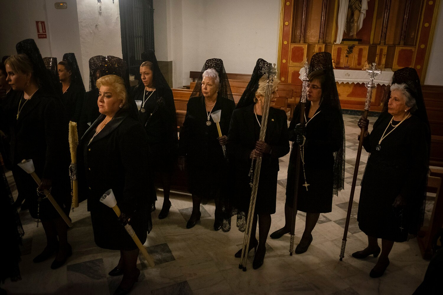 Fotos: El Sepulcro y la Virgen de los Dolores procesionan por las calles de Motril