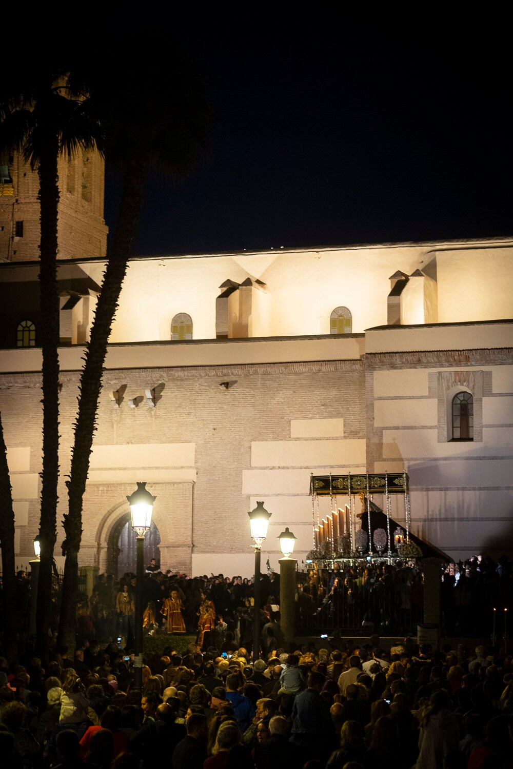 Fotos: El Sepulcro y la Virgen de los Dolores procesionan por las calles de Motril