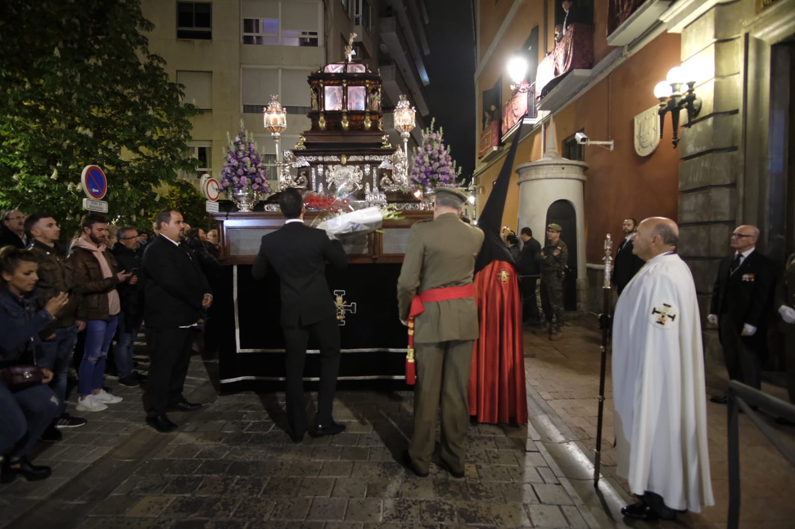 Santo Entierro cierra un Viernes Santo redondo.