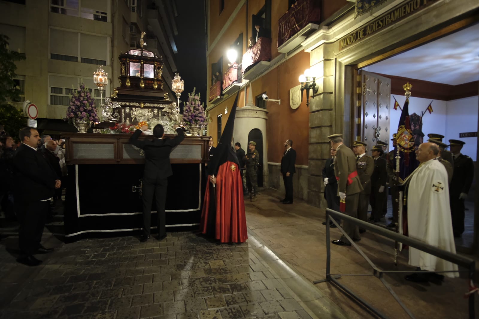 Santo Entierro cierra un Viernes Santo redondo.