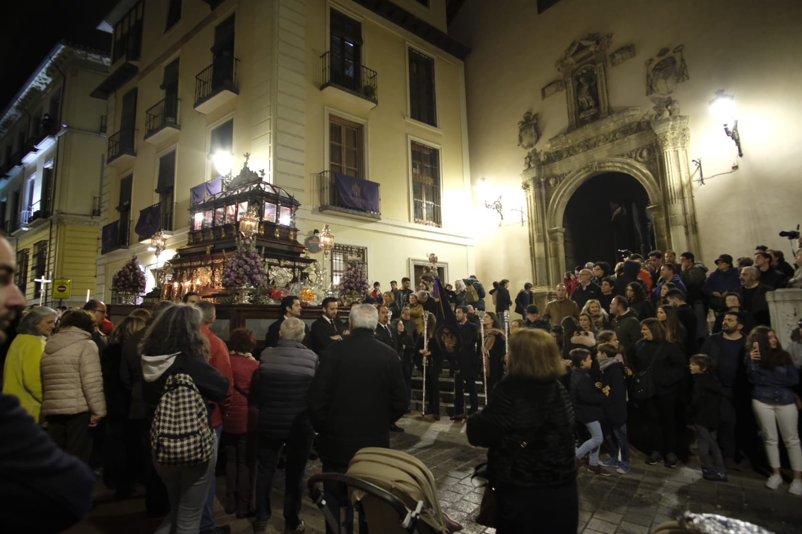 Santo Entierro cierra un Viernes Santo redondo.