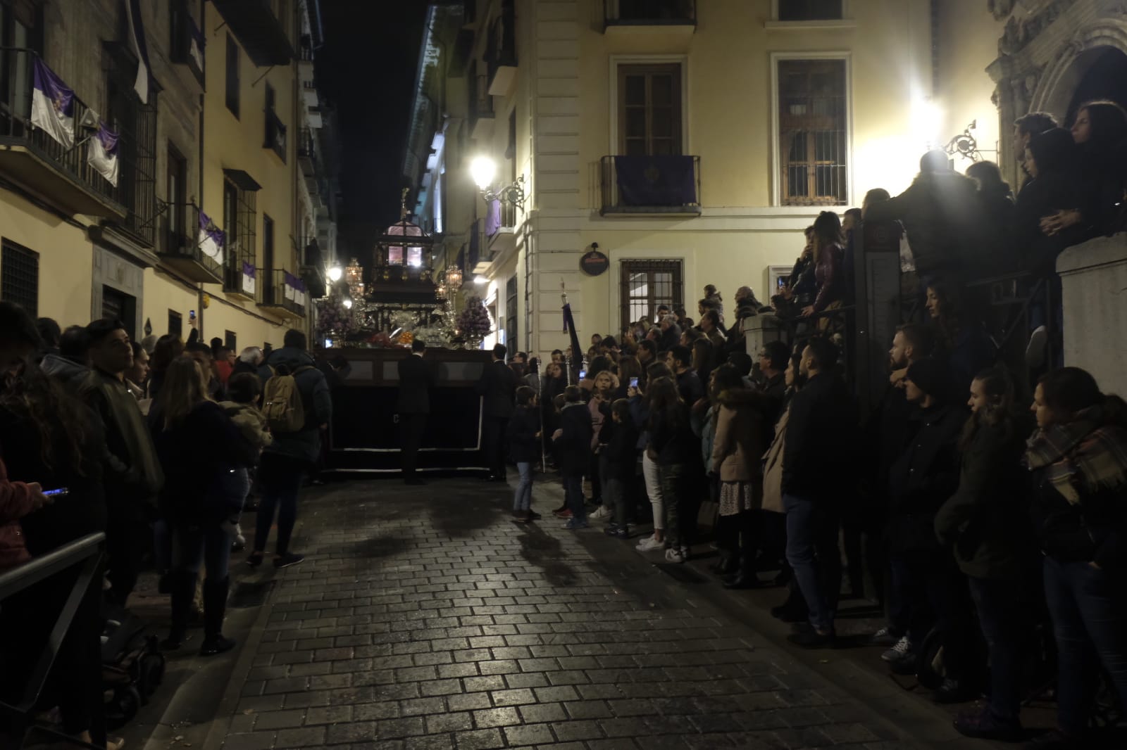 Santo Entierro cierra un Viernes Santo redondo.