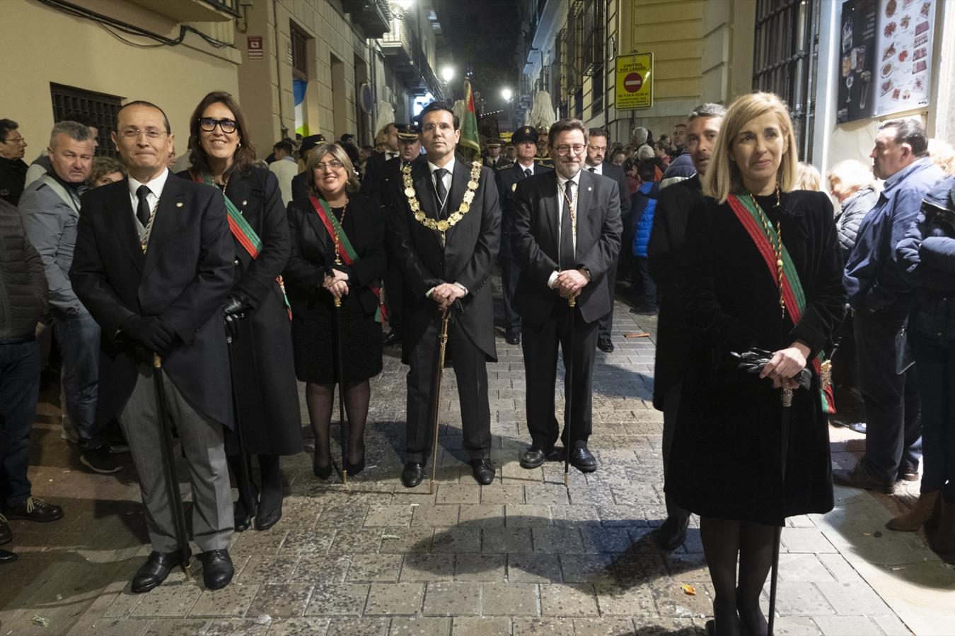 Fotos: El Santo Entierro cierra un Viernes Santo redondo