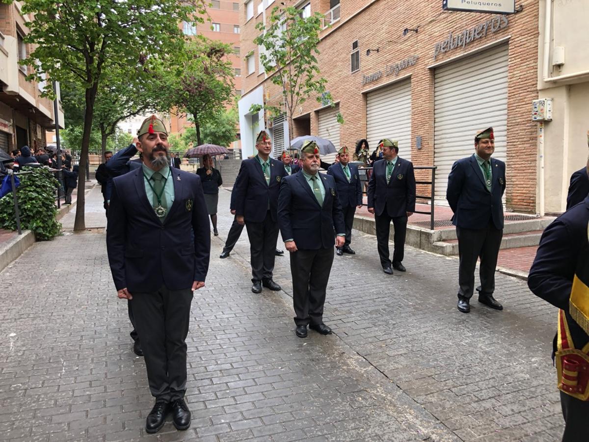 Desde la salida en San Juan de Letrán, la primera cofradía de la tarde del Viernes Santo ha hecho su desfile acompañada por los militares