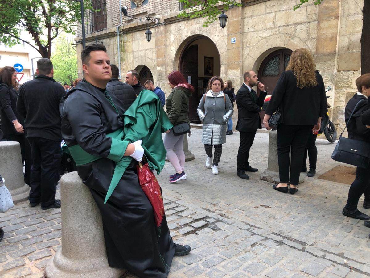 Desde la salida en San Juan de Letrán, la primera cofradía de la tarde del Viernes Santo ha hecho su desfile acompañada por los militares