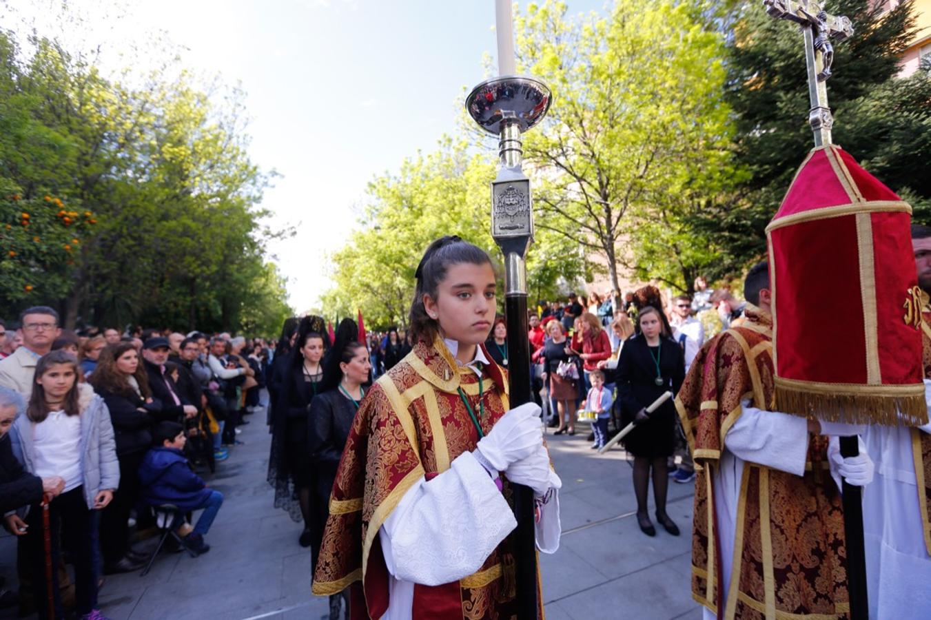 Desde la salida en San Juan de Letrán, la primera cofradía de la tarde del Viernes Santo ha hecho su desfile acompañada por los militares