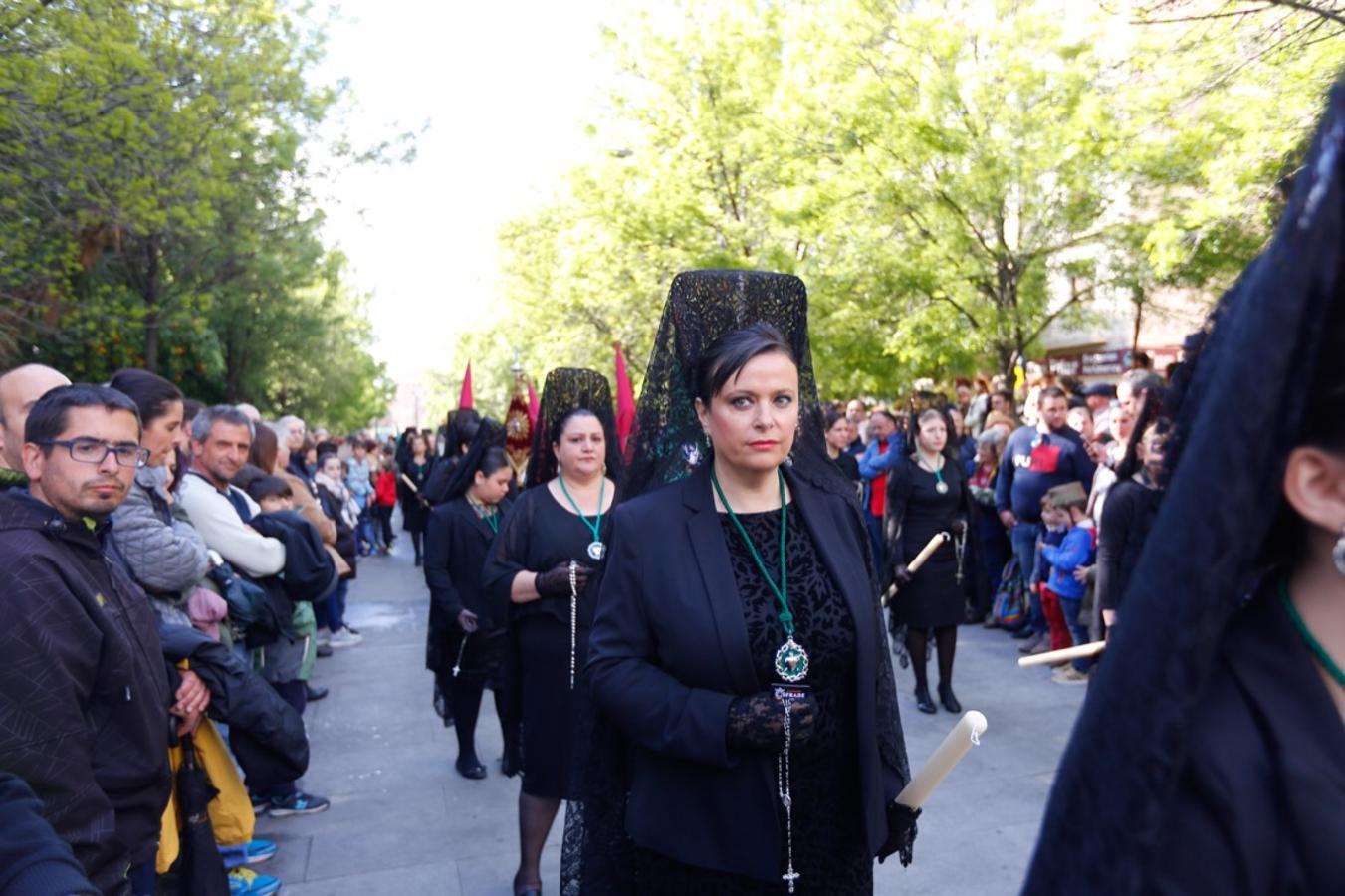 Desde la salida en San Juan de Letrán, la primera cofradía de la tarde del Viernes Santo ha hecho su desfile acompañada por los militares