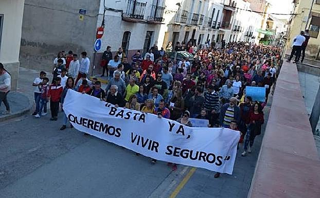 Manifestación en Guadahortuna tras el suceso.