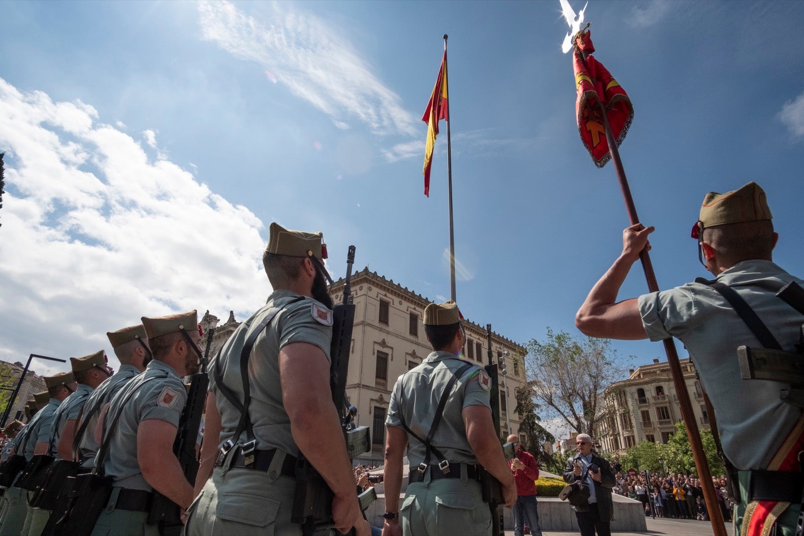 Los legionarios estarán esta tarde tras la cruz de guía de la cofradía de los Ferroviarios