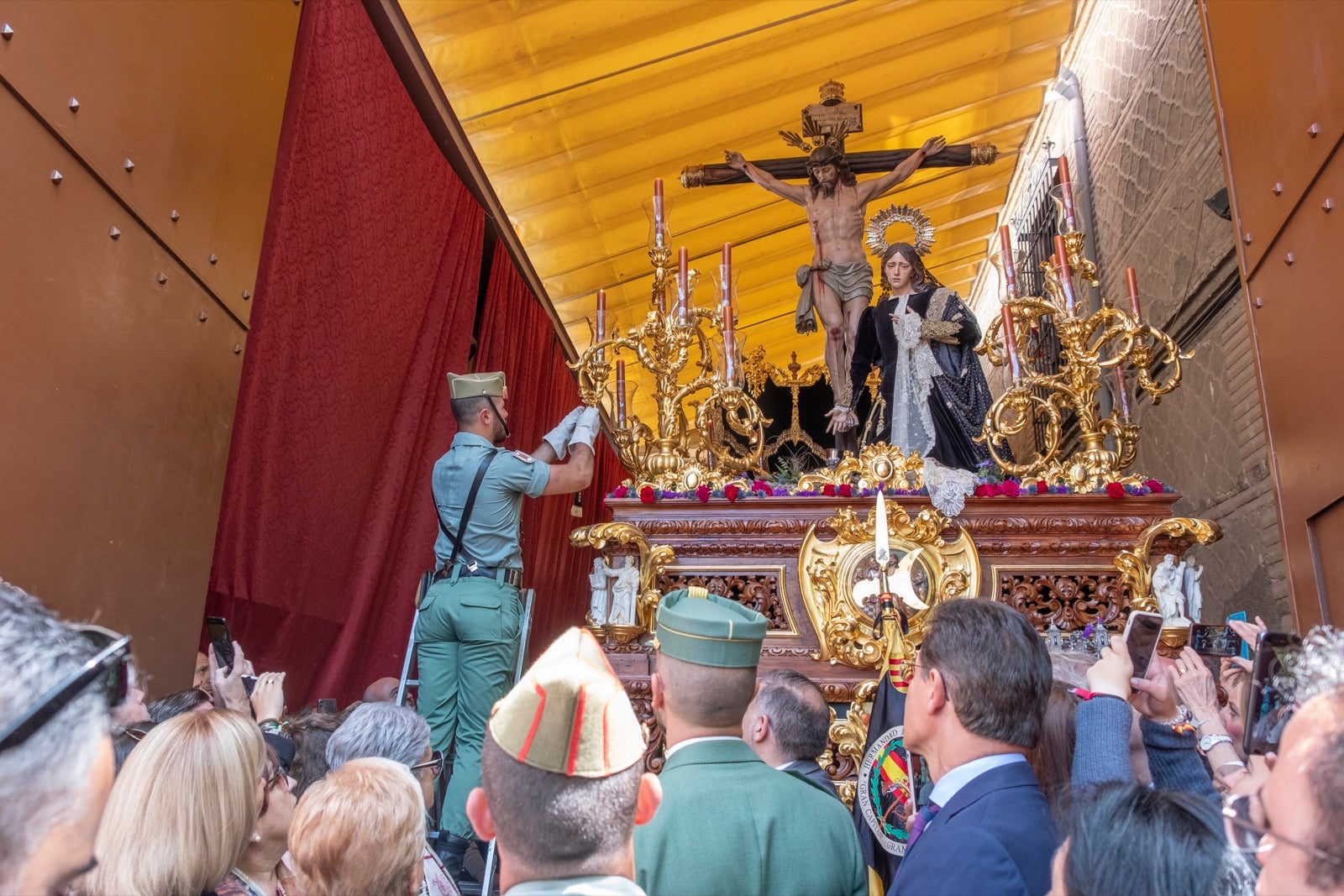 Los legionarios estarán esta tarde tras la cruz de guía de la cofradía de los Ferroviarios