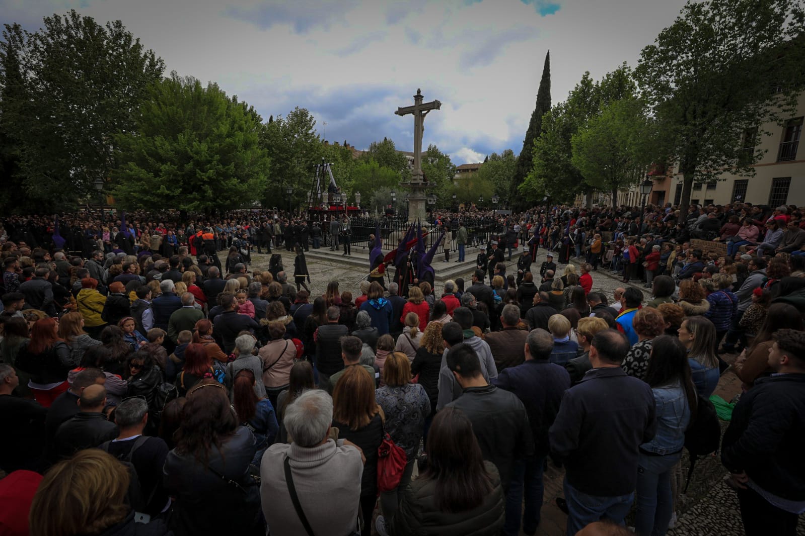 Granada acude a la cita en el Campo del Príncipe con la Virgen de la Soledad