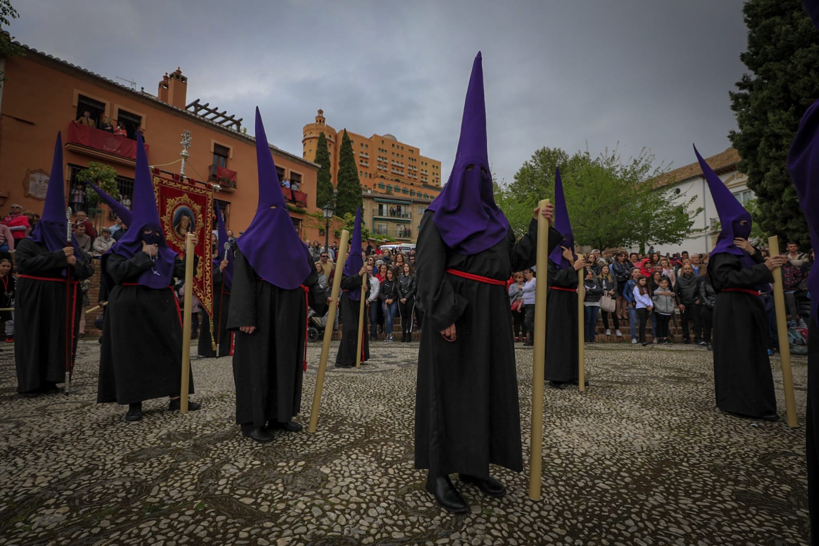 Granada acude a la cita en el Campo del Príncipe con la Virgen de la Soledad