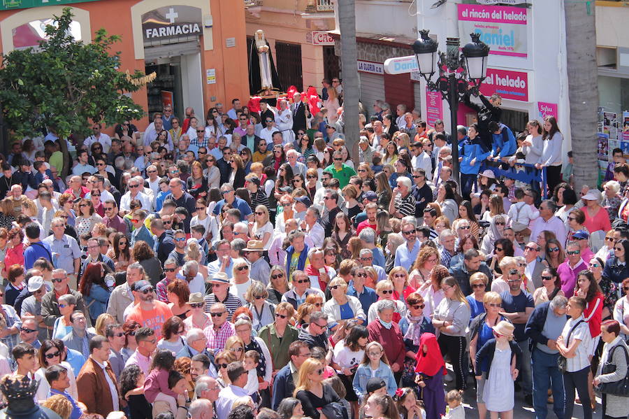 Esta representación única en Almuñécar ha comenzado a las diez y media de la mañana y en ella participan cuatro imágenes de cuatro cofradías distintas