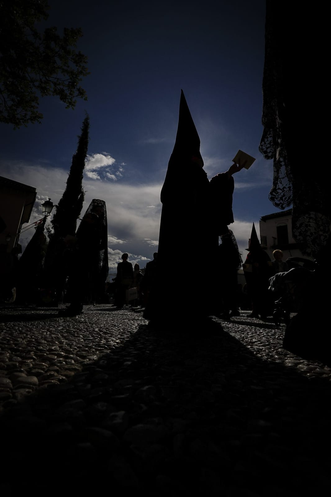 Favores, preparado para bajar de la iglesia de San Cecilio