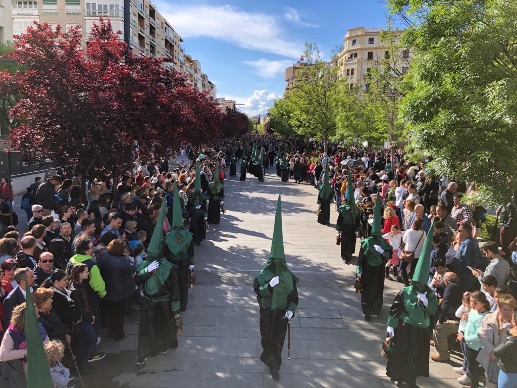 Los Ferroviarios llenan el Bulevar de la Constitución de color 