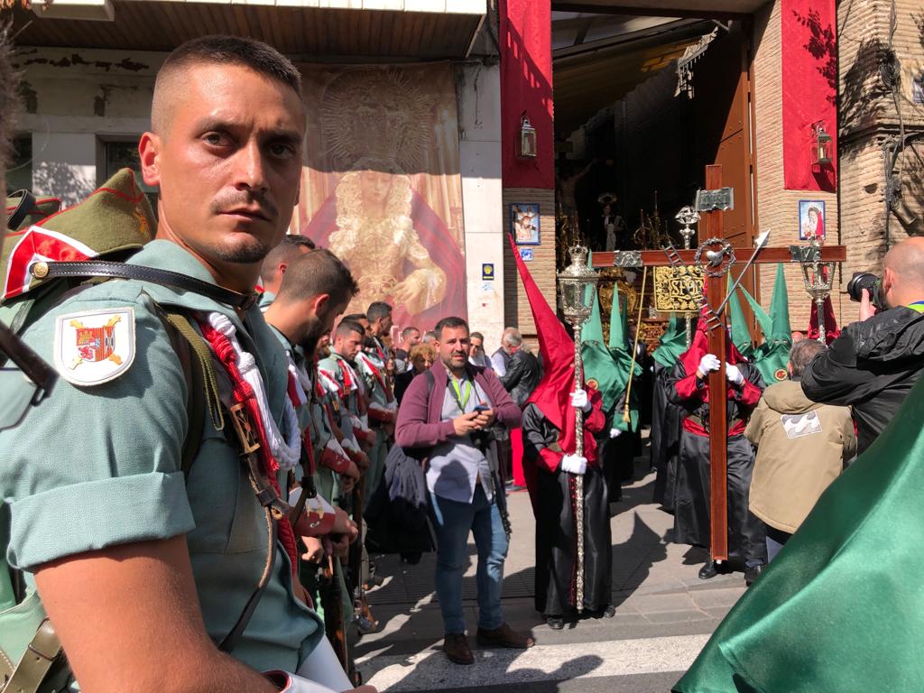 Los Ferroviarios salen de su templo acompañados de la Legión