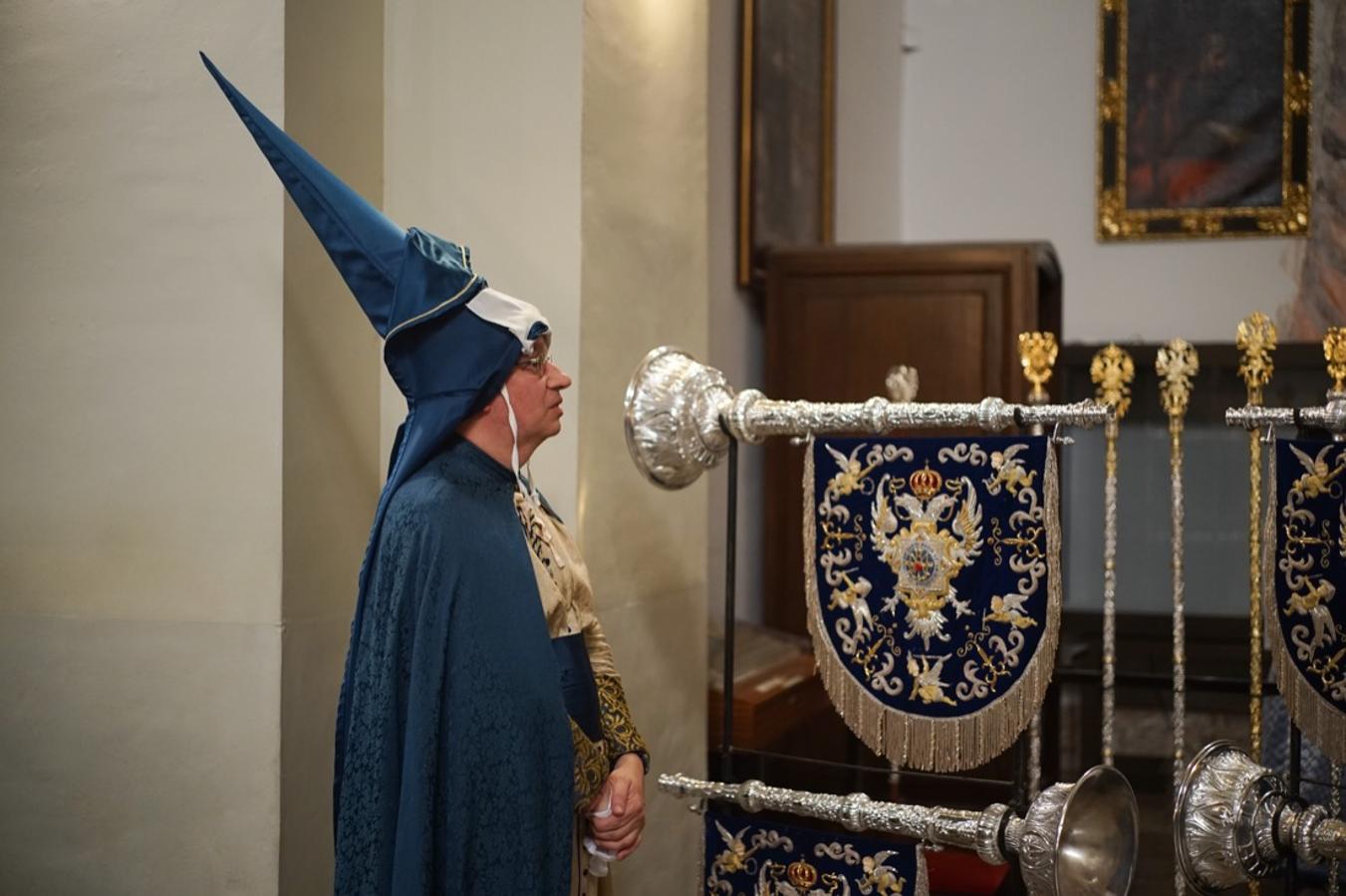 La lluvia finalmente ha hecho acto de aparición en la capital y ha provocado que la Alhambra suspenda su procesión