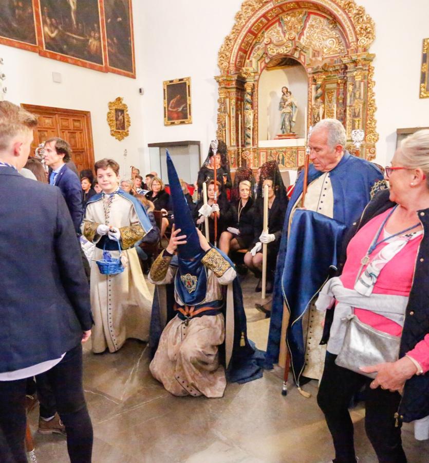 La lluvia finalmente ha hecho acto de aparición en la capital y ha provocado que la Alhambra suspenda su procesión