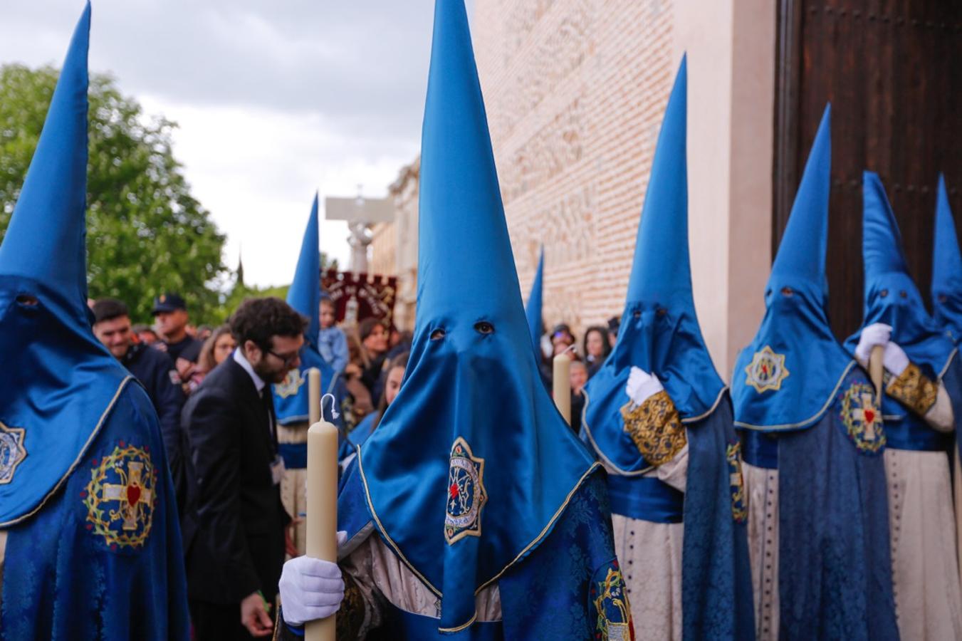 La lluvia finalmente ha hecho acto de aparición en la capital y ha provocado que la Alhambra suspenda su procesión