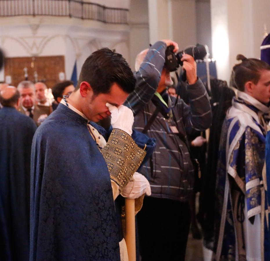 La lluvia finalmente ha hecho acto de aparición en la capital y ha provocado que la Alhambra suspenda su procesión