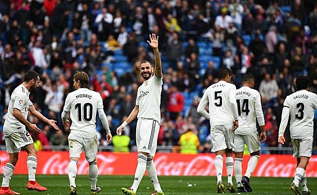 Karim Benzema celebra el tercer gol del partido. 