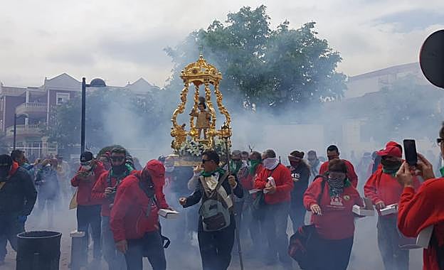 Procesión de los petardos en Cúllar Vega, este domingo.