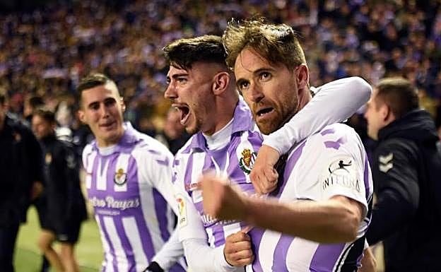 Miguel Alfonso Herrero «Míchel» (d) celebra el gol conseguido ante el Girona.