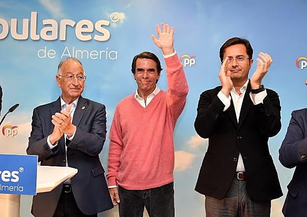 El expresidente José María Aznar, ayer, en El Ejido.