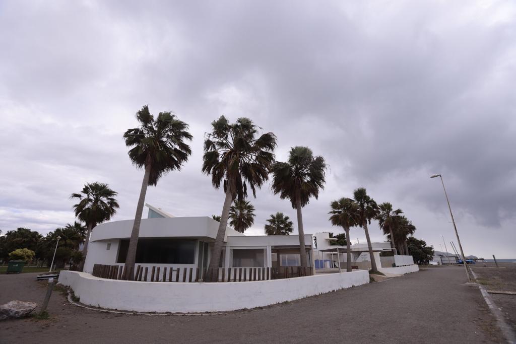 El portal de compra-venta y una inmobiliaria de la zona ofertan un establecimiento por 800.000 euros, cuyo suelo quiere recuperar el Ayuntamiento de Motril