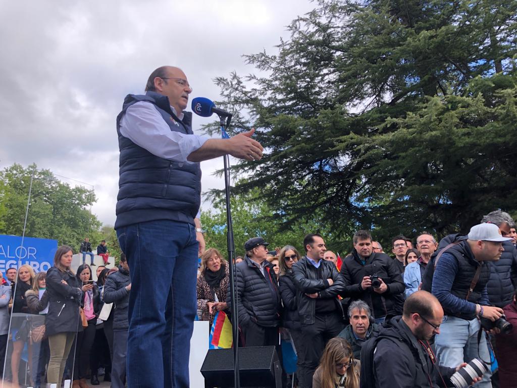 Las imágenes del encuentro de Casado con sus votantes.