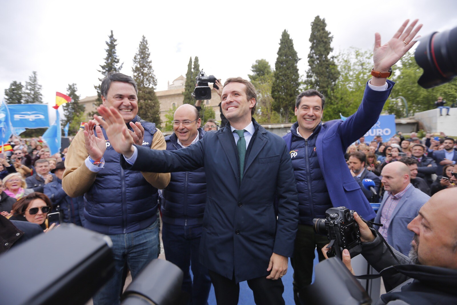 Las imágenes del encuentro de Casado con sus votantes.